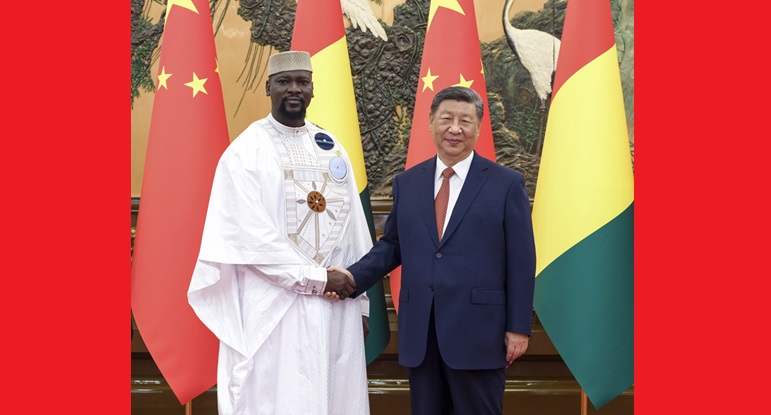 習近平會見幾內亞總統敦布亞